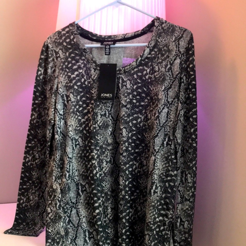 NWT. Long Sleeve Women’s Blouse.